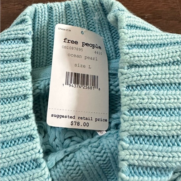 Free People oversized Sweetheart Sweater in Ocean Pearl
Size L-NWT - Picture 4 of 7